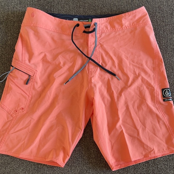 Volcom Other - Volcom Mod-Tech size 32men’s BoardShirts.Brand new. No tag.